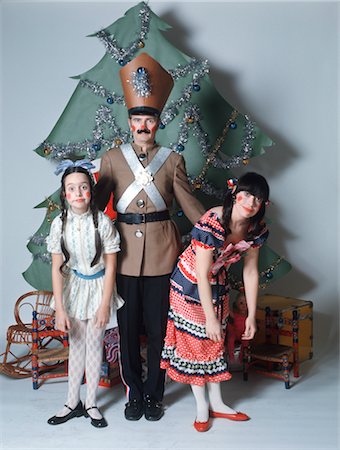 retro woman with christmas - FAMILY IN COSTUME POSING AS CHRISTMAS CHARACTERS Stock Photo - Rights-Managed, Code: 846-02795327