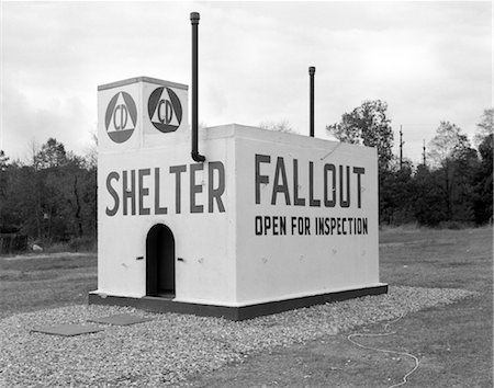 refugio - 1950s CIVIL DEFENSE FALLOUT SHELTER Foto de stock - Con derechos protegidos, Código: 846-02795408