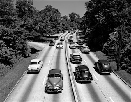 1950s AUTOMOBILE HIGHWAY TRAFFIC ON NEW YORK CITY GRAND CENTRAL PARKWAY LOOKING EAST FROM 188TH STREET OVERPASS Foto de stock - Con derechos protegidos, Código: 846-02795421