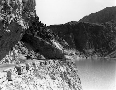 simsearch:846-02795490,k - 1939 1940s SHOSHONE DAM YELLOWSTONE NATIONAL PARK CAR Fotografie stock - Rights-Managed, Codice: 846-02795559