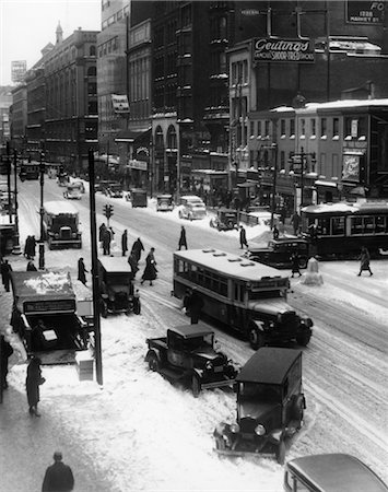 simsearch:846-02795606,k - 1930s 1935 RETRO SNOWY PHILADELPHIA CITY STREET IN WINTER Stock Photo - Rights-Managed, Code: 846-02795641