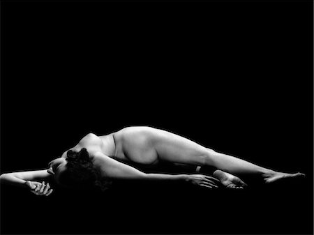 simsearch:846-02795744,k - 1930s NUDE WOMAN LYING DOWN Foto de stock - Con derechos protegidos, Código: 846-02795684