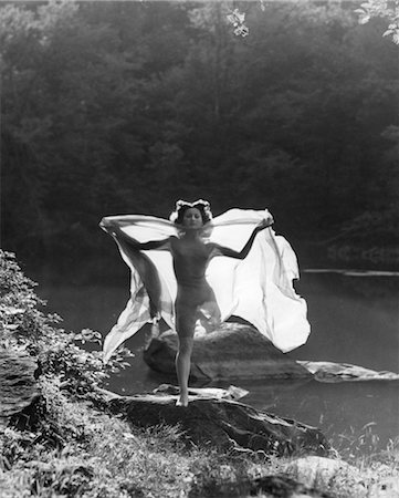 sheer - 1920s 1930s HOLDING SHEER FABRIC JUMPING BY ROCKY POND Foto de stock - Con derechos protegidos, Código: 846-02795682