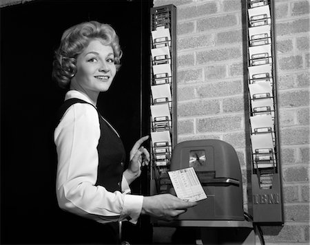 1950s WOMAN IN OFFICE WITH TIMECARD AND TIMECARD CLOCK Foto de stock - Con derechos protegidos, Código: 846-02795797