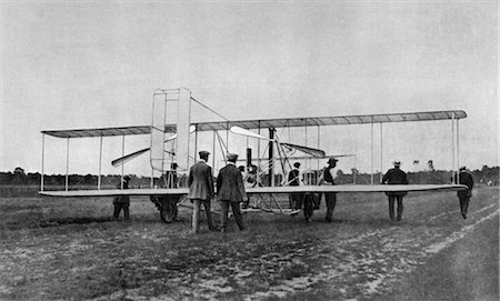 show aircraft - 1900s WILBUR WRIGHT BROTHERS SHOWS DEMONSTRATES PLANE FLYING MACHINE TO FRENCH WAR OFFICE AT LE MANS AVIATION AIRPLANE Stock Photo - Rights-Managed, Code: 846-02796036