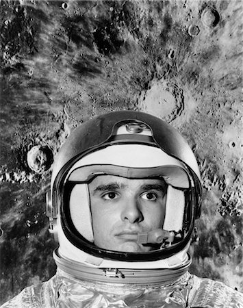 1960s ASTRONAUT MONTAGE PORTRAIT MOON SPACE HELMET UNIFORM OUTER Foto de stock - Con derechos protegidos, Código: 846-02796218
