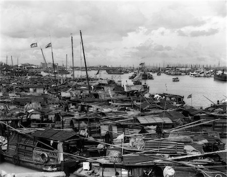 simsearch:846-02796293,k - 1920s 1930s BUSY HARBOR ON PEARL RIVER CANTON CHINA CROWDED WITH MANY SAMPANS BOATS Stock Photo - Rights-Managed, Code: 846-02796286