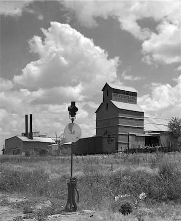 retro usa black and white - 1920s 1930s 1940s CANADIAN TEXAS PANHANDLE GRAIN ELEVATOR Stock Photo - Rights-Managed, Code: 846-02796312