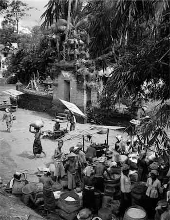 1920s 1930s LOCAL NATIVE MARKET MARKETS AT DEU PASAR BALI INDONESIA Foto de stock - Con derechos protegidos, Código: 846-02796327
