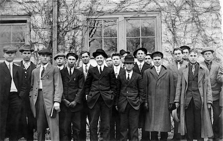 ANNÉES 1910 1911 PORTRAIT GROUPE D'HOMMES FERME ÉTUDIANTS UNIVERSITÉ DU MISSOURI, COLUMBIA MISSOURI Photographie de stock - Rights-Managed, Code: 846-02796532