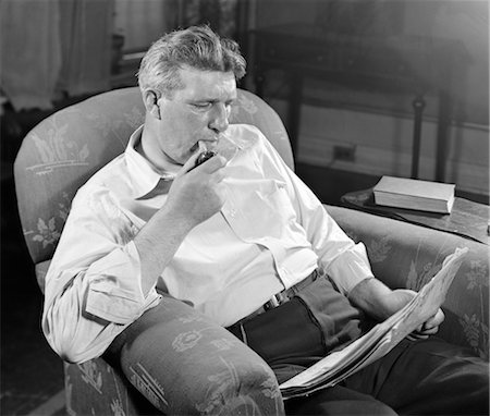 pipe smoking - 1930s MAN SITTING CHAIR READING NEWSPAPER SMOKING PIPE Stock Photo - Rights-Managed, Code: 846-02796575