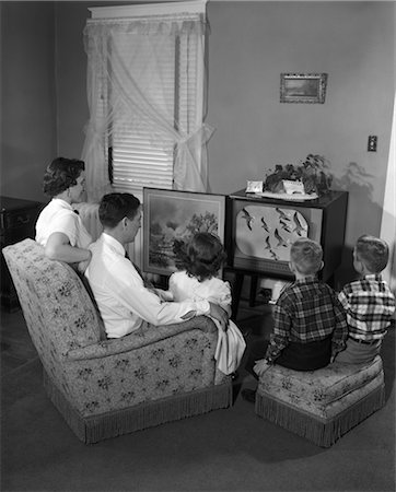 planta de interior - 1950s FAMILY WITH 3 CHILDREN WATCHING TV Foto de stock - Con derechos protegidos, Código: 846-02796589