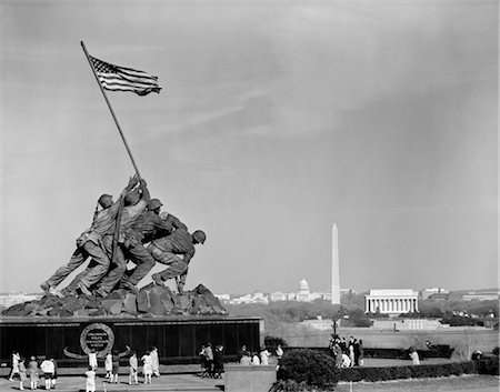 1960s MARINE CORPS MONUMENT WITH WASHINGTON DC SKYLINE IN BACKGROUND Foto de stock - Con derechos protegidos, Código: 846-02796598