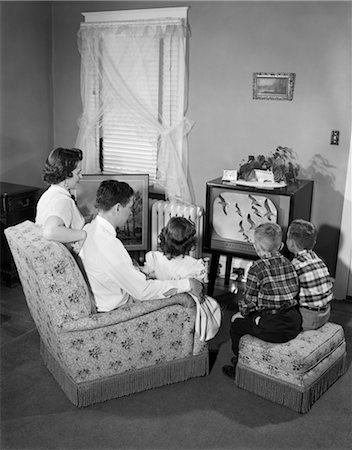 simsearch:846-02795222,k - 1950s FAMILY WATCHING TELEVISION MOTHER FATHER THREE CHILDREN Stock Photo - Rights-Managed, Code: 846-02796590