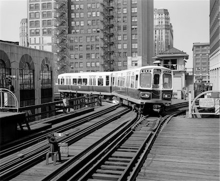 simsearch:846-02794526,k - 1960s 1970s CHICAGO PUBLIC TRANSPORTATION EL TRAIN TURNING INTO THE LOOP ON WELLS STREET Stock Photo - Rights-Managed, Code: 846-02796626