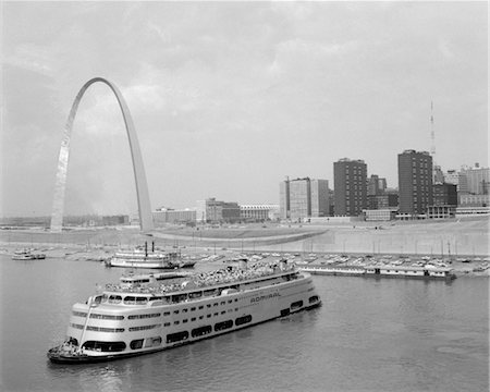 1960s ST. LOUIS MISSOURI GATEWAY ARCH SKYLINE RIVERBOAT Stock Photo - Rights-Managed, Code: 846-02796622