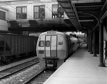 1960s METROLINER PASSENGER TRAIN STOPPED AT STATION Stock Photo - Rights-Managed, Code: 846-02796639