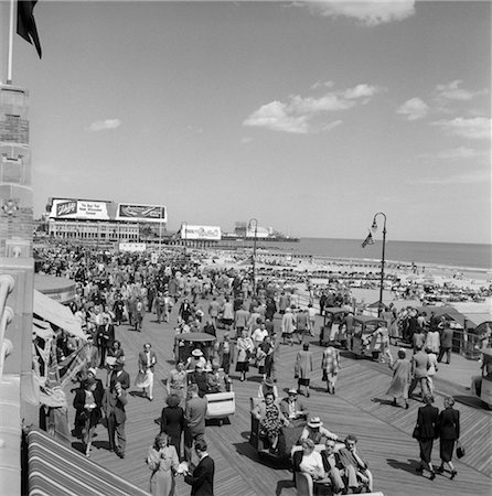 1950s CROWD PEOPLE MEN WOMEN BOARDWALK ATLANTIC CITY NJ BEACH SUMMER SHORE VACATION Stock Photo - Rights-Managed, Code: 846-02796704