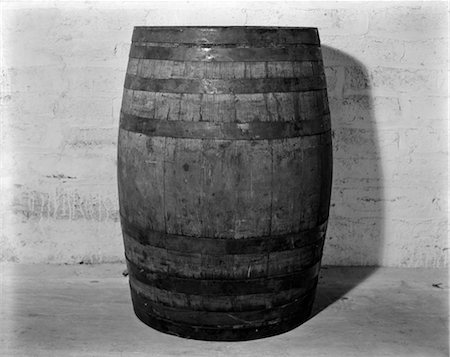 retro drink - 1930s 1933 SINGLE WOODEN WHISKY BARREL Stock Photo - Rights-Managed, Code: 846-02796781