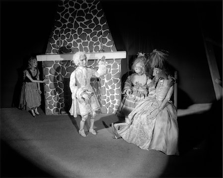 SŒURS PUPPET SHOW CENDRILLON PRINCE ET MAUVAIS Photographie de stock - Rights-Managed, Code: 846-02796806