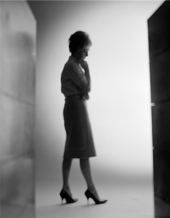 1960s PROFILE SILHOUETTE OF DEPRESSED WOMAN Foto de stock - Con derechos protegidos, Código: 846-02796919