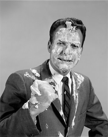 dessert vintage - PORTRAIT D'HOMMES D'AFFAIRES DES ANNÉES 1960 AVEC LE GLAÇAGE MOUSSE BARBOUILLÉ SUR LE VISAGE Photographie de stock - Rights-Managed, Code: 846-02796986