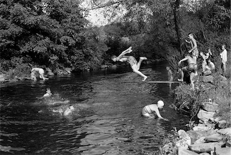 1950s BOYS GIRLS GROUP SWIMMING IN CREEK STREAM POND SUMMER FUN JUMP SPLASH DIVE RETRO VINTAGE SWIM SWIMMING HOLE Stock Photo - Rights-Managed, Code: 846-02797272