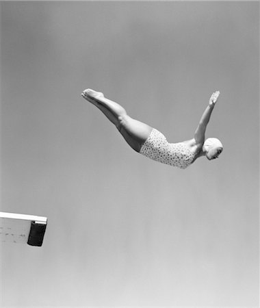 swimming pool people b&w - 1950s WOMAN SWAN DIVE OFF DIVING BOARD ONE PIECE BATHING SUIT CAP Stock Photo - Rights-Managed, Code: 846-02797410