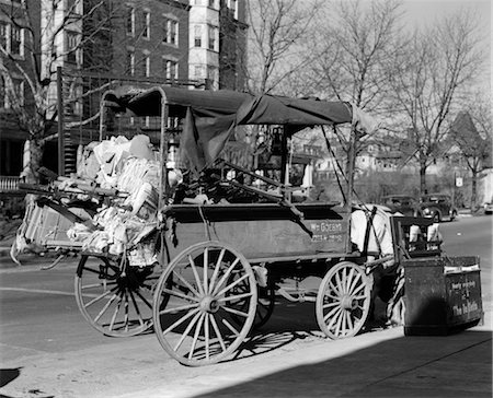 1930s BEAT-UP HORSE CART FULL OF JUNK PARKED ALONG CURB Stock Photo - Rights-Managed, Code: 846-02797454