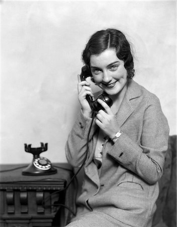 1920s SMILING WOMAN TALKING ON TELEPHONE Foto de stock - Con derechos protegidos, Código: 846-02797633