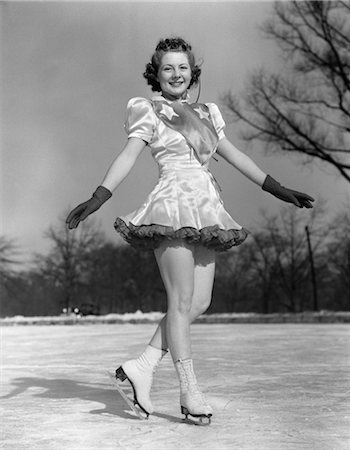 simsearch:846-02797676,k - ANNÉES 1930 FEMME PATINEUSE SUR GLACE PORTANT ROBE ET GANTS Photographie de stock - Rights-Managed, Code: 846-02797803