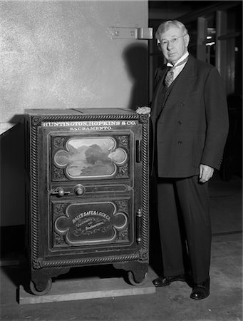 retro banking - MATURE MAN WEARING THREE PIECE SUIT STANDING BESIDE SAFE Stock Photo - Rights-Managed, Code: 846-02791879