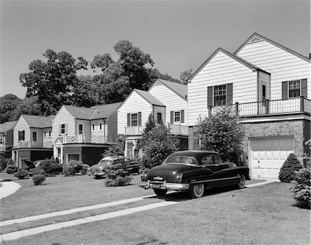 suburbs neighborhood - 1950s SUBURBAN STREET OF TYPICAL HOMES QUEENS NEW YORK Foto de stock - Con derechos protegidos, Código: 846-02791940