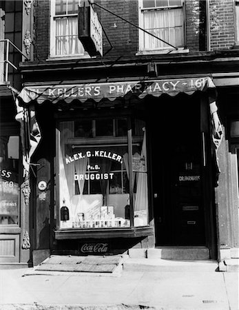 door store front - 1930s PHARMACY STOREFRONT Stock Photo - Rights-Managed, Code: 846-02792065