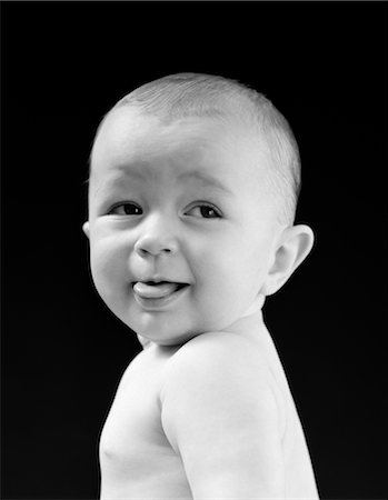 1950s BABY HEAD & SHOULDERS SMILING LAUGHING STICKING OUT TONGUE Stock Photo - Rights-Managed, Code: 846-02792121