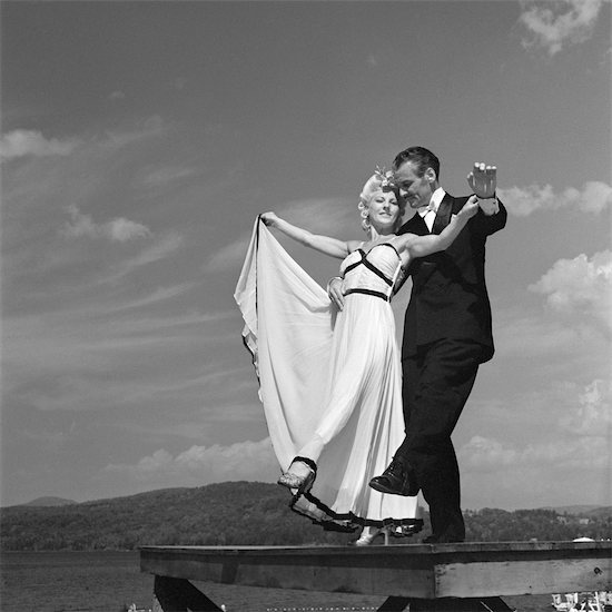 1930s 1940s COUPLE BALLROOM DANCERS ON LAKE PIER Foto de stock - Derechos protegidos Premium, Artista: ClassicStock, Código de la imagen: 846-02792484