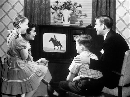FAMILY IN FRONT OF TELEVISION Stock Photo - Rights-Managed, Code: 846-02792508
