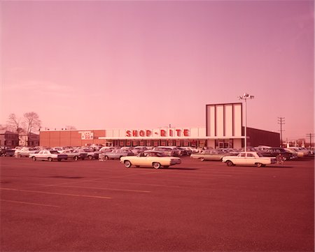 parken - 1960ER JAHRE SHOP RITE SUPERMARKT GEBÄUDE-PARKPLATZ Stockbilder - Lizenzpflichtiges, Bildnummer: 846-02792558