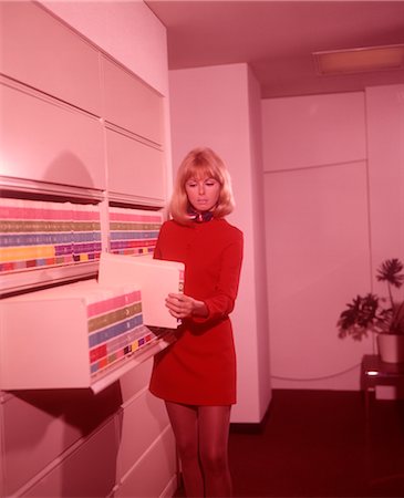 simsearch:846-02792602,k - 1960s WOMAN RED DRESS AT OFFICE FILES Foto de stock - Con derechos protegidos, Código: 846-02792614