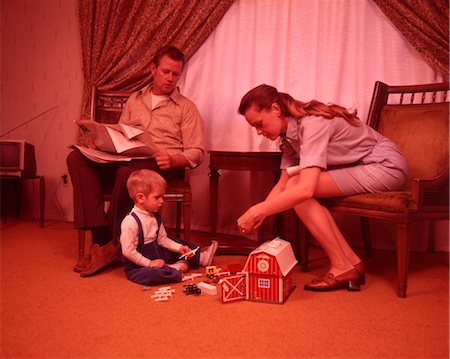 simsearch:846-02794516,k - 1960s FAMILY IN LIVING ROOM Stock Photo - Rights-Managed, Code: 846-02792626