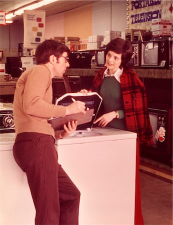 simsearch:846-02792587,k - 1960s WOMAN TALKING TO SALESMAN IN APPLIANCE STORE Stock Photo - Rights-Managed, Code: 846-02792653