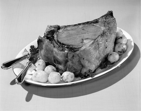 simsearch:846-02792825,k - ROAST BEEF OVEN BROWNED POTATOES Stock Photo - Rights-Managed, Code: 846-02792742