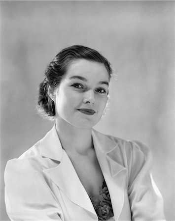 fashion in 1930s for women - 1930s PORTRAIT OF YOUNG BRUNETTE WOMAN LOOKING AT CAMERA HALF SMILING FASHION BEAUTY WEARING WHITE JACKET WITH LAPELS Stock Photo - Rights-Managed, Code: 846-02792958