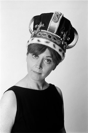 simsearch:846-02793237,k - 1970s PORTRAIT WOMAN WEARING QUEEN'S CROWN Stock Photo - Rights-Managed, Code: 846-02793121