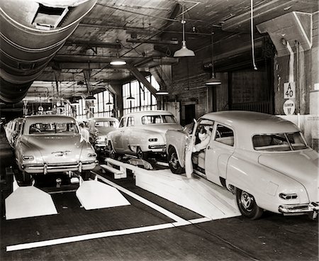 simsearch:846-02796476,k - ANNÉES 1950 STUDEBAKER PRODUCTION LINE Photographie de stock - Rights-Managed, Code: 846-02793389