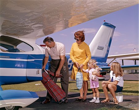 FAMILY PUTTING LUGGAGE ON PRIVATE PLANE Stock Photo - Rights-Managed, Code: 846-02793850