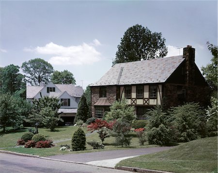 1950s STREET SUBURBAN COMMUNITY STONE TUDOR STYLE UPSCALE HOUSE Stock Photo - Rights-Managed, Code: 846-02793934