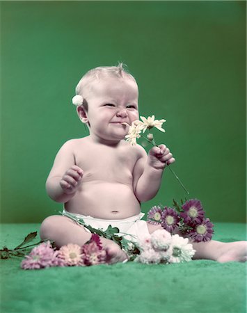 BABY FLOWERS SMILE DIAPER Stock Photo - Rights-Managed, Code: 846-02793981