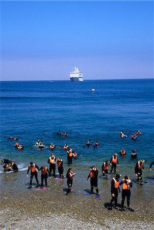 PEOPLE LEARNING HOW TO SCUBA DIVE CATALINA ISLAND, CA Stock Photo - Rights-Managed, Code: 846-03164177