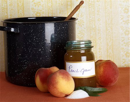 food 1980s - 1980s CANNING FRUIT PEACHES JAR Stock Photo - Rights-Managed, Code: 846-03164249